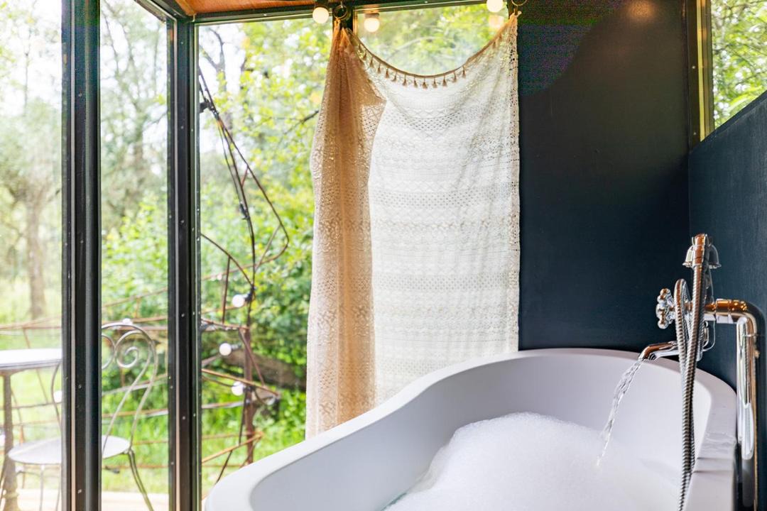 Photo of Bathroom in La Madelaine-sous-Montreuil