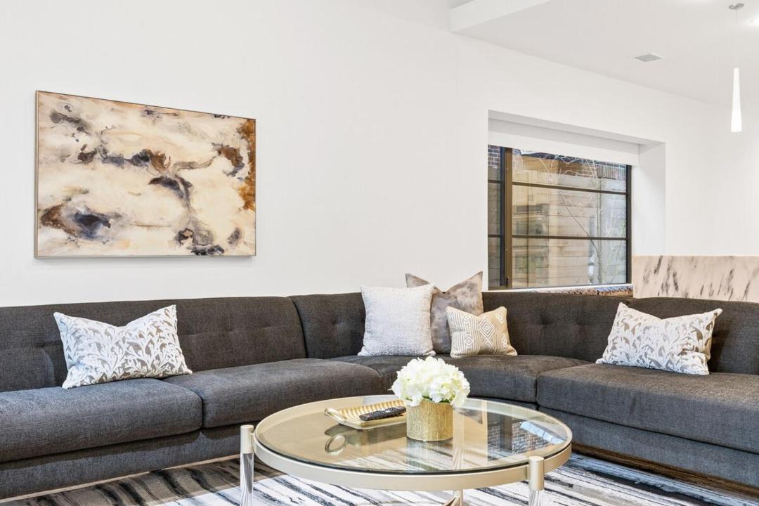 Photo of Livingroom in Oak Lawn