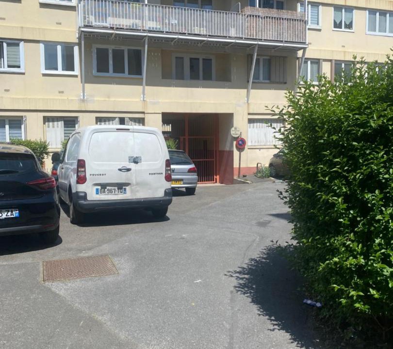 Photo of Others in Pantin