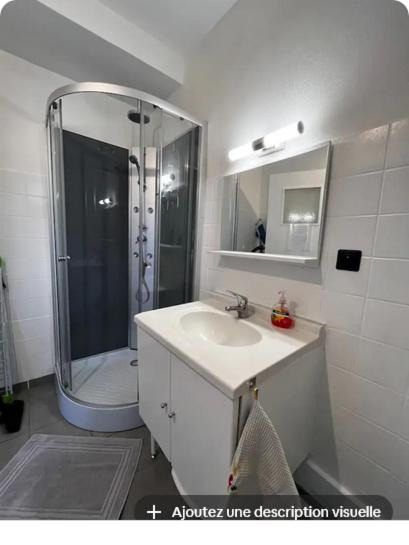 Photo of Bathroom in Neuille-Pont-Pierre