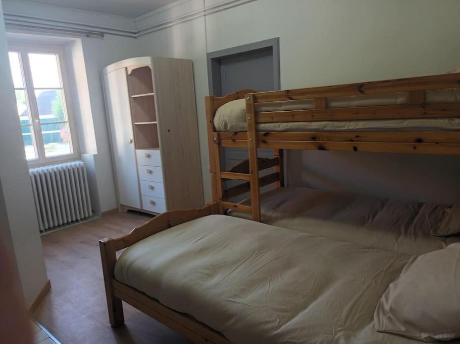 Photo of Others in Lindry