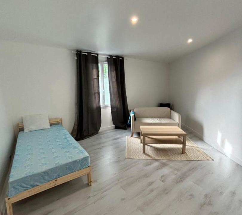 Photo of Bedroom in Mantes-la-Jolie