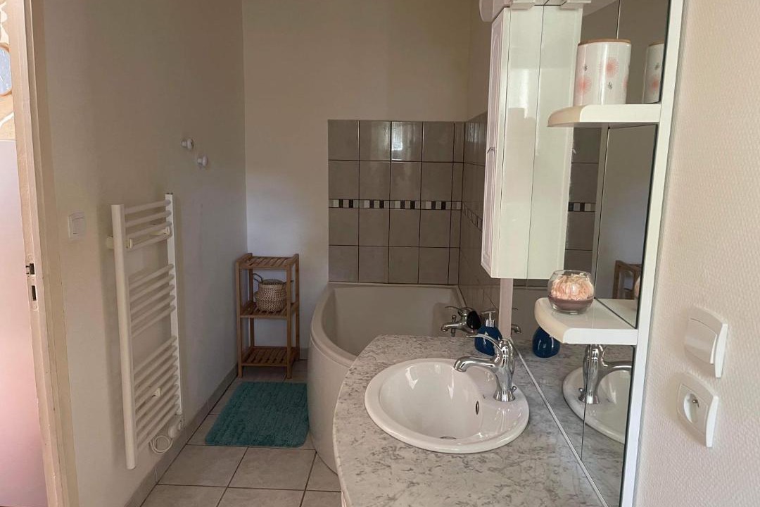 Photo of Bathroom in Veuil