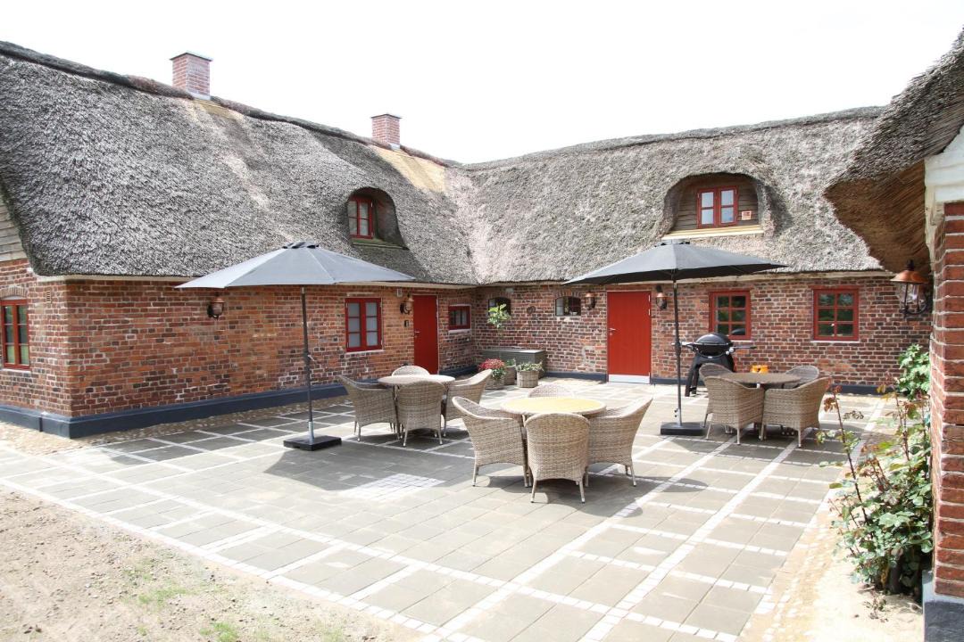 Photo of Others in Henne