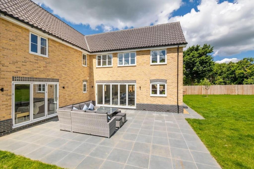 Photo of Others in Eye