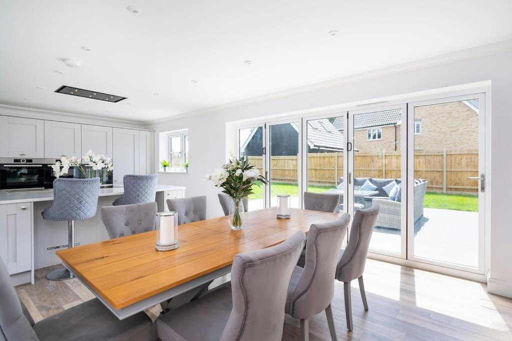 Photo of Others in Eye