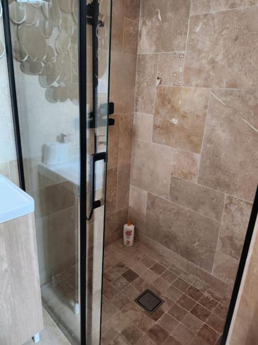 Photo of Bathroom in Ballan-Mire
