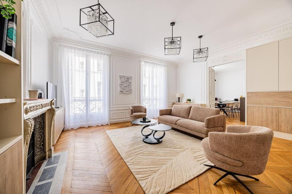 Photo of Livingroom in 8th Arrondissement