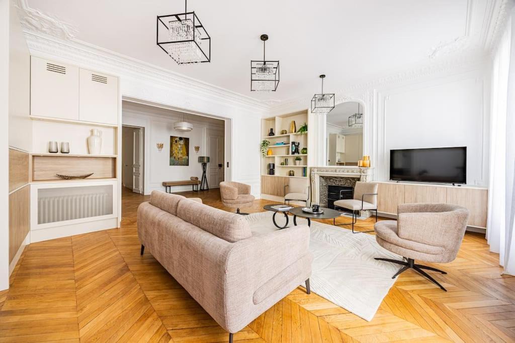 Photo of Livingroom in 8th Arrondissement