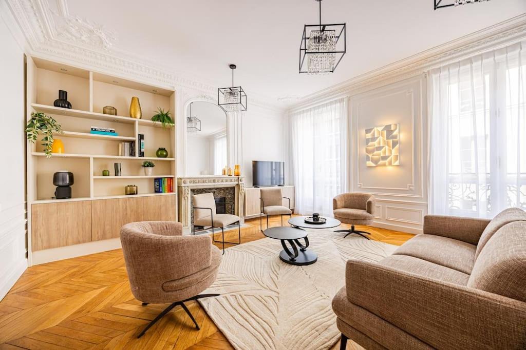 Photo of Livingroom in 8th Arrondissement