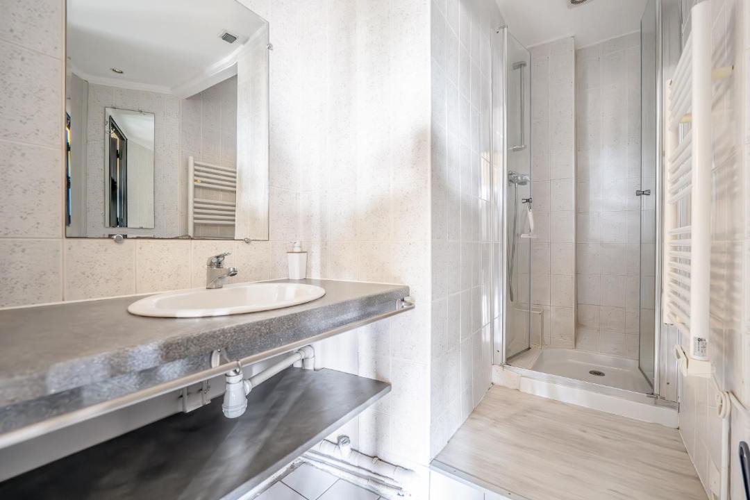 Photo of Bathroom in Cachan