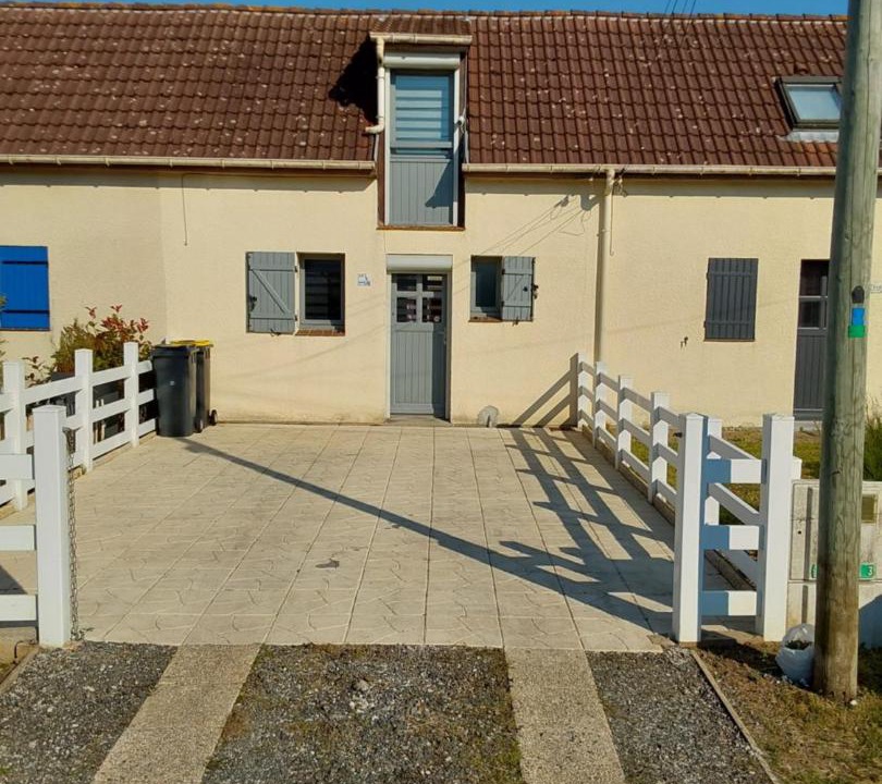 Photo of Buildings in Camiers