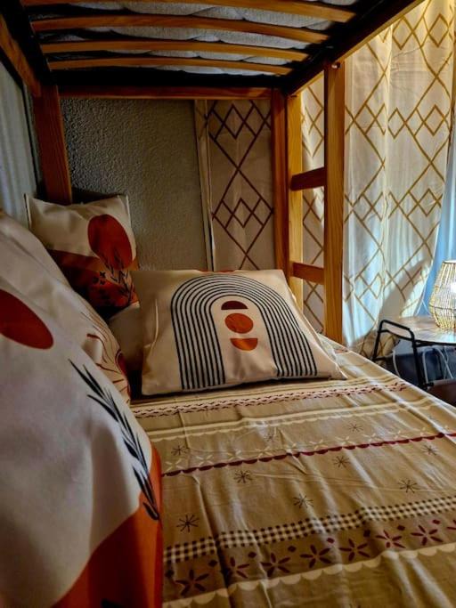 Photo of Bedroom in Eclose-Est