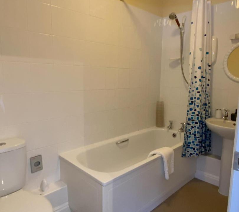 Photo of Bathroom in Pelynt