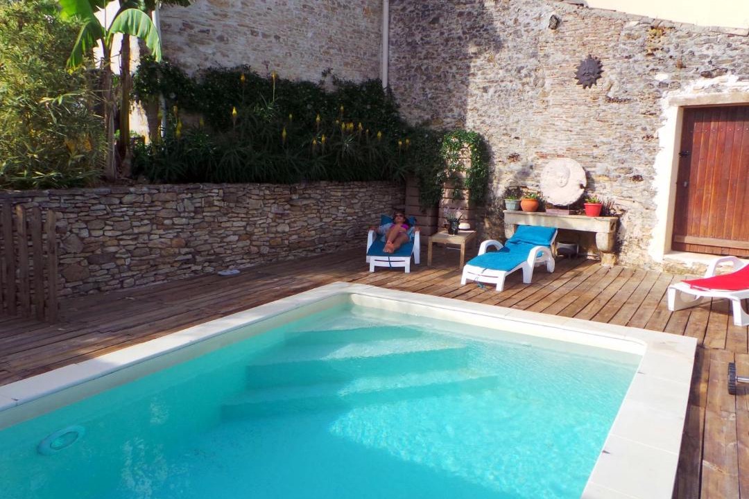 Photo of Others in Auge