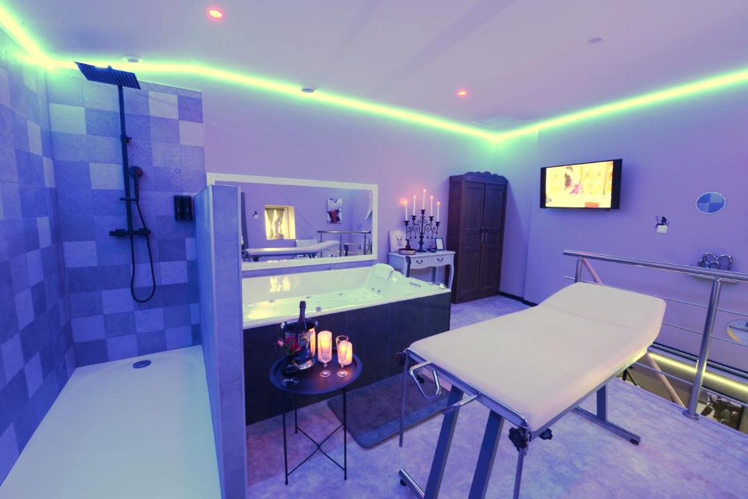 Photo of Others in Auge