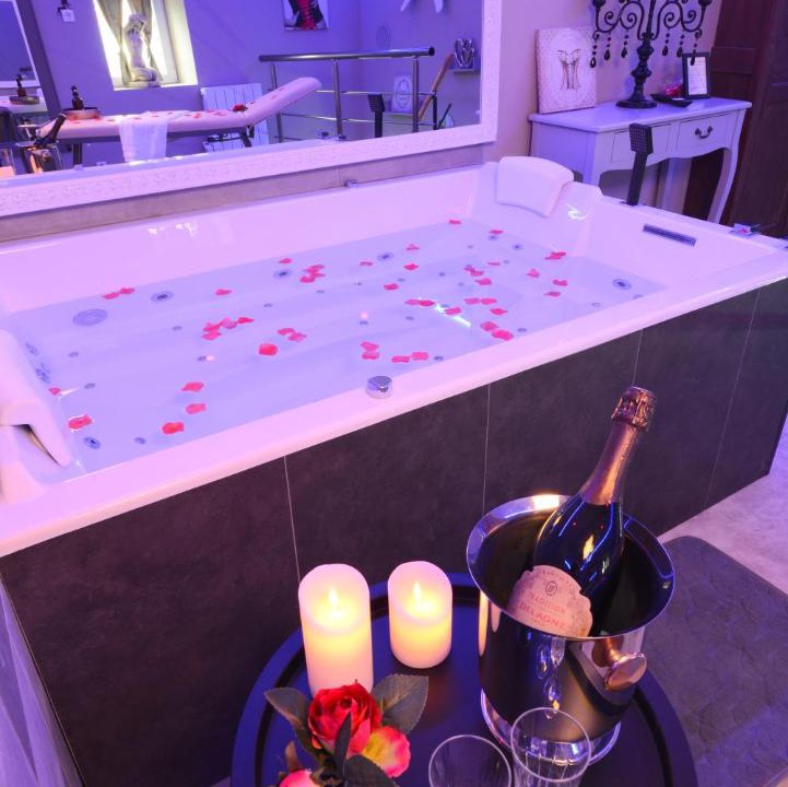 Photo of Others in Auge