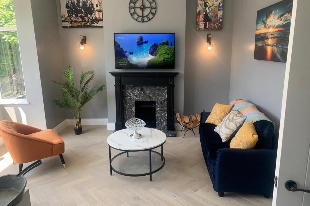 Photo of Livingroom in Knight's Hill