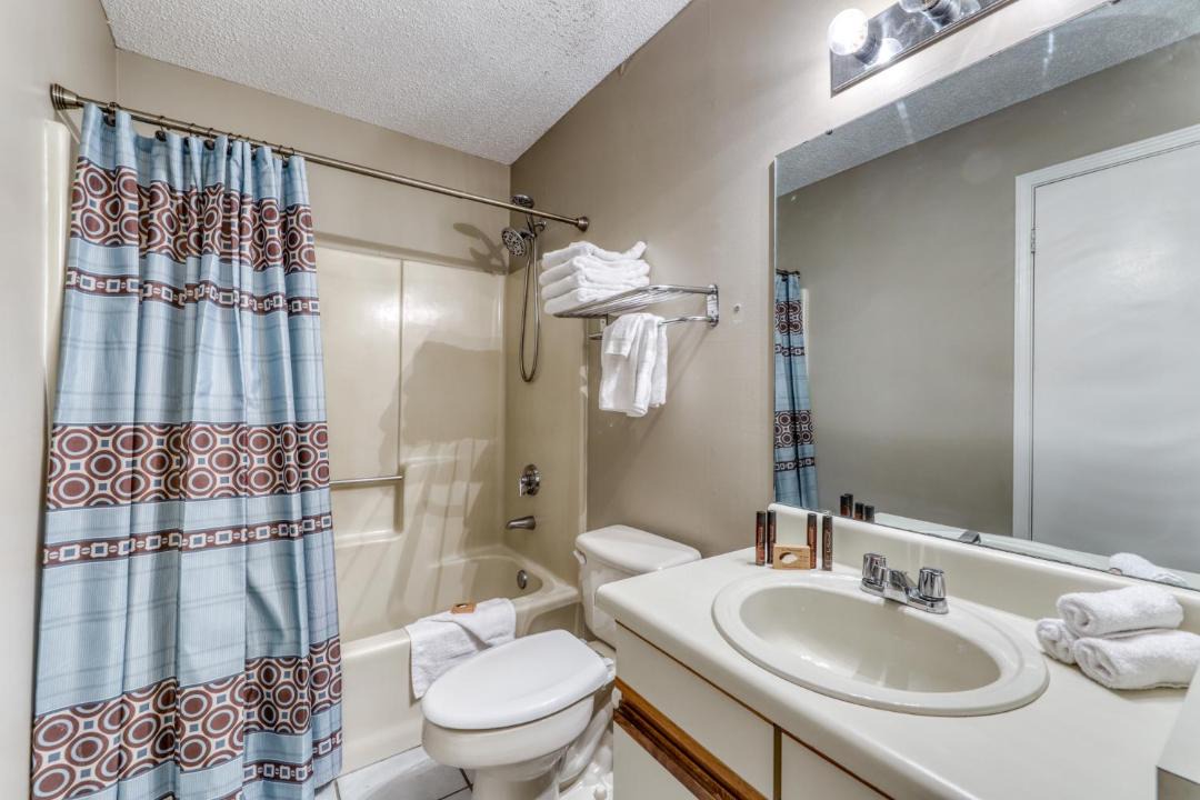 Photo of Bathroom in Orange Beach East