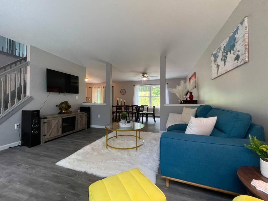 Photo of Others in Mount Pocahontas