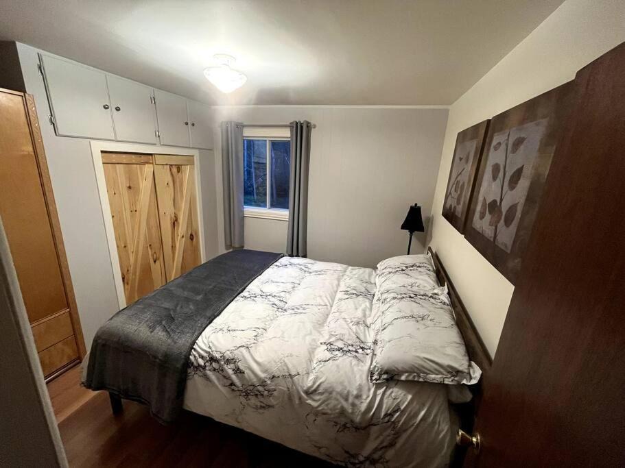 Photo of Bedroom in Stoney Creek