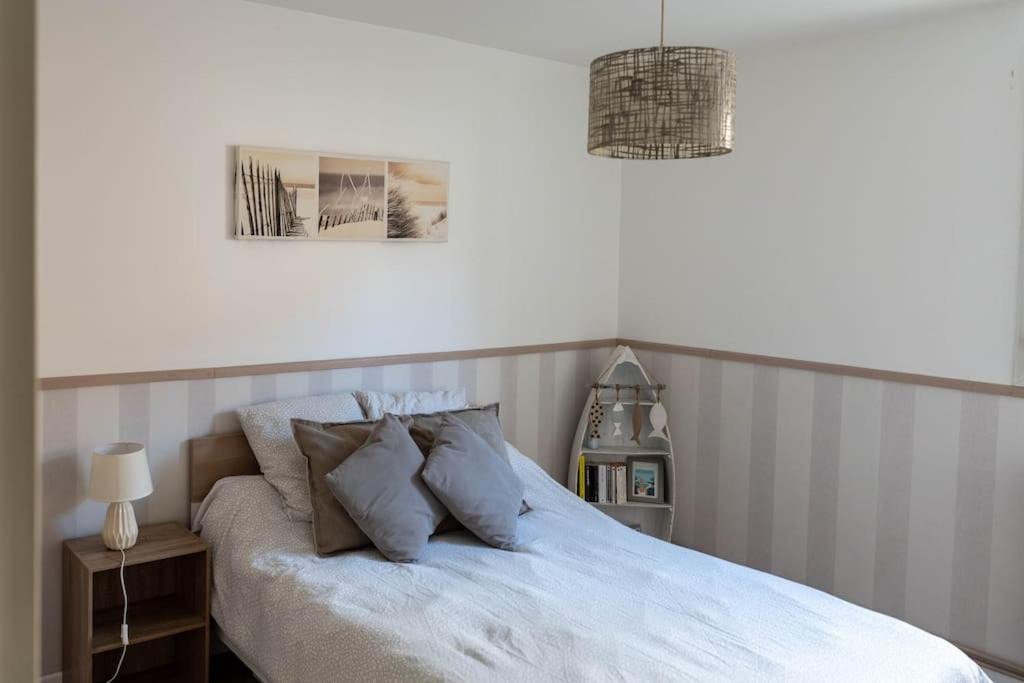 Photo of Bedroom in Lens