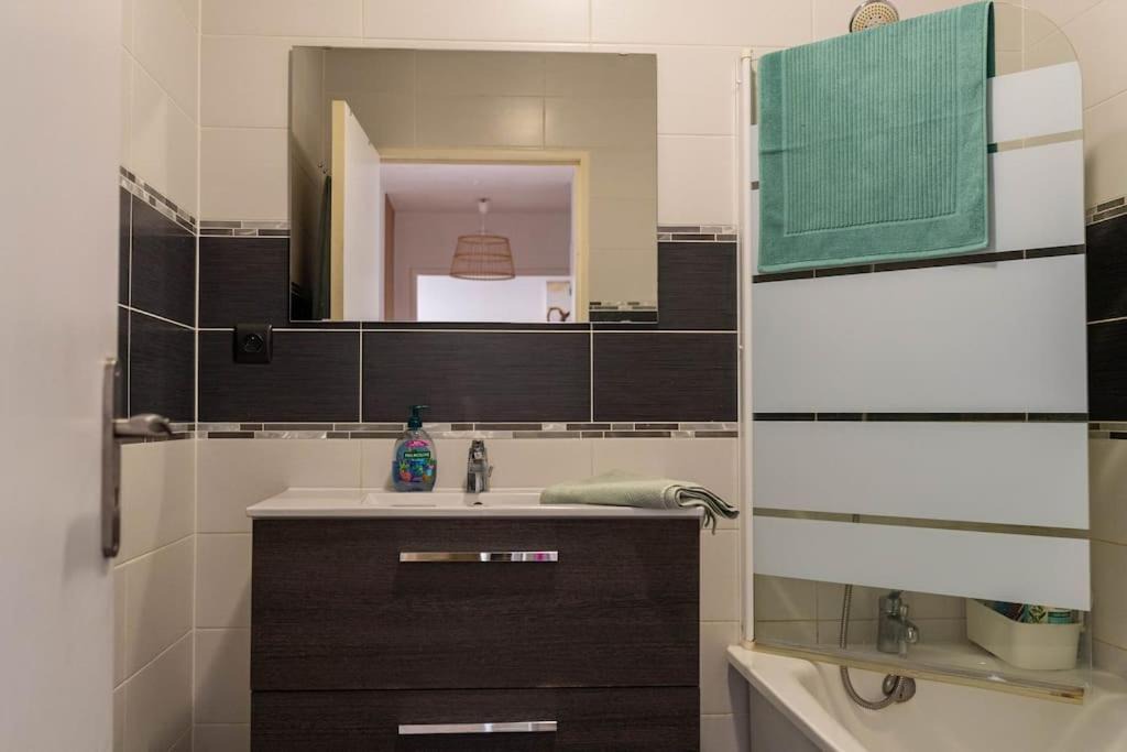 Photo of Bathroom in Lens