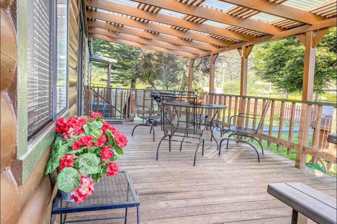 Photo of Patio Balcony in Klamath