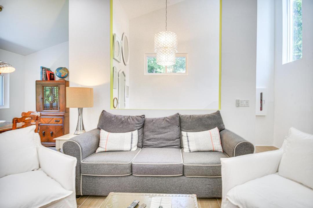 Photo of Livingroom in Virginia Beach