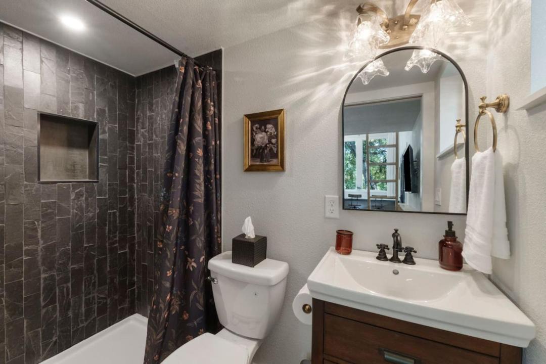 Photo of Bathroom in Johnston Terrace