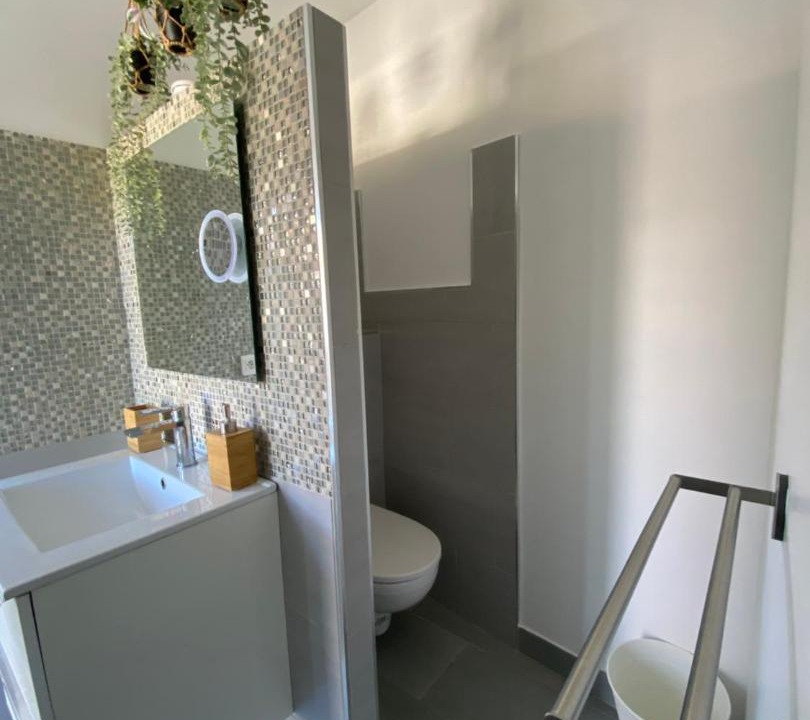 Photo of Bathroom in Cuers