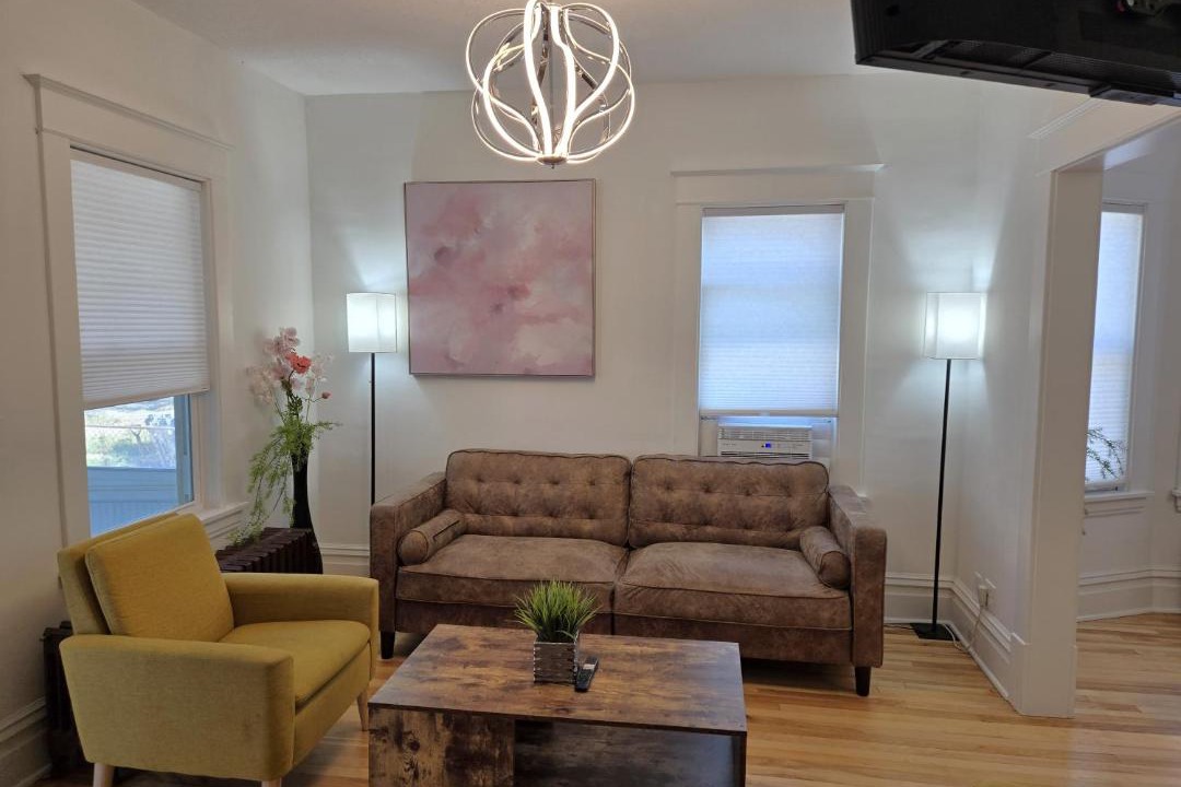 Photo of Livingroom in Midway