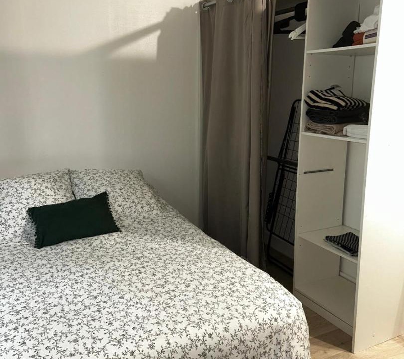 Photo of Bedroom in Mantes-la-Jolie