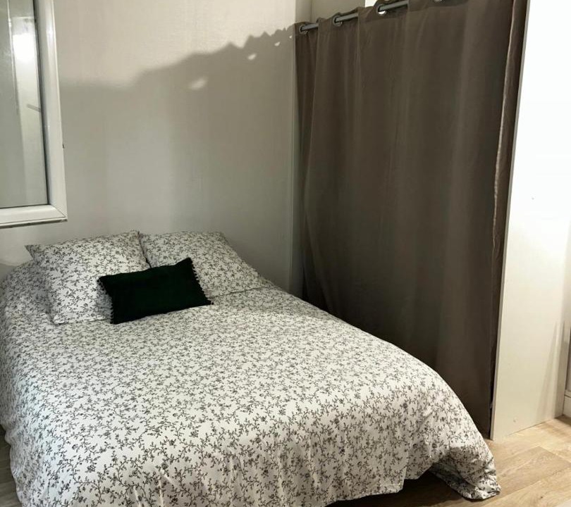 Photo of Bedroom in Mantes-la-Jolie