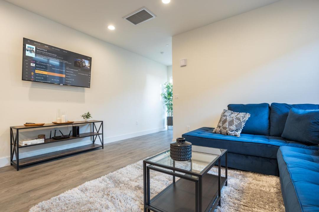 Photo of Livingroom in Pico-Union
