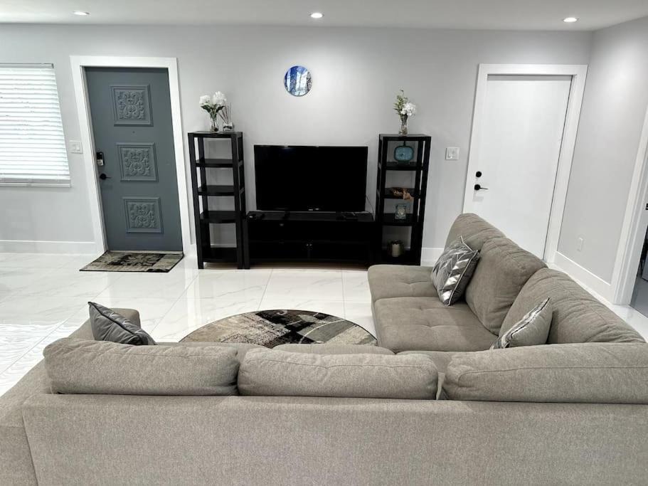 Photo of Livingroom in Fort Myers Shores