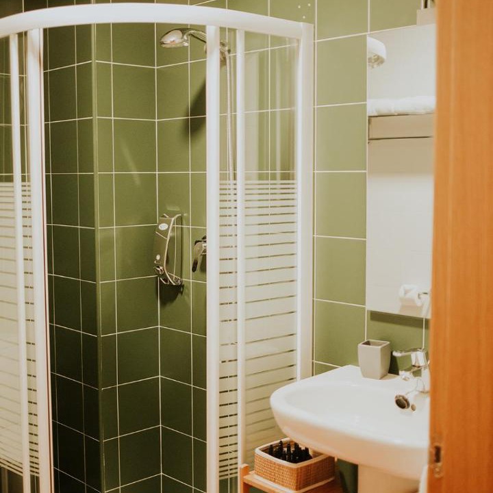 Photo of Bathroom in Lecinana del Camino/Lezinana