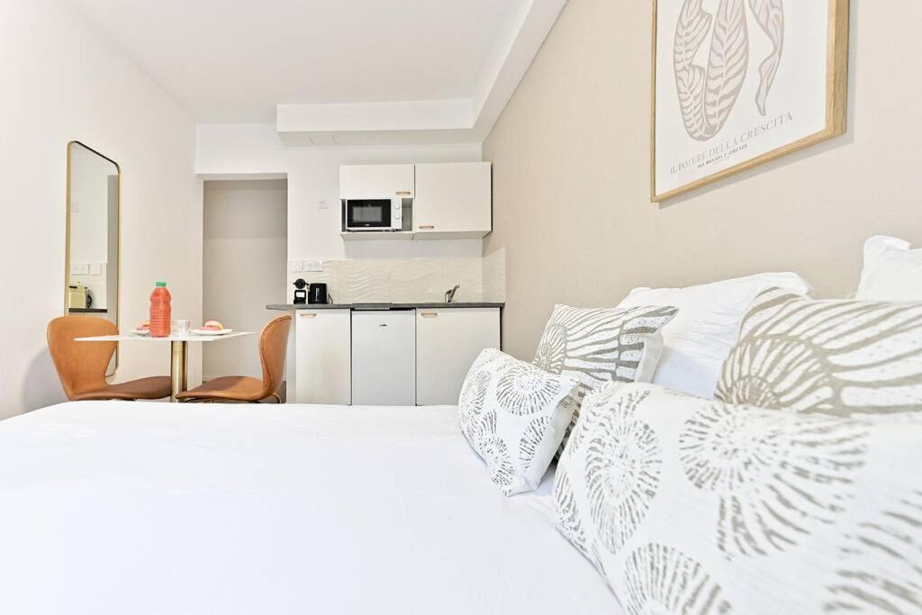 Photo of Bedroom in Asnieres-sur-Seine