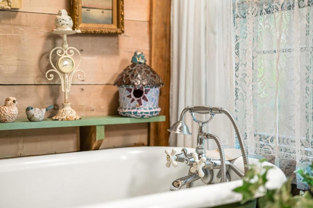 Photo of Bathroom in Gnaw Bone