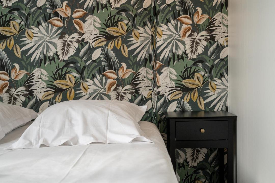 Photo of Bedroom in Lens