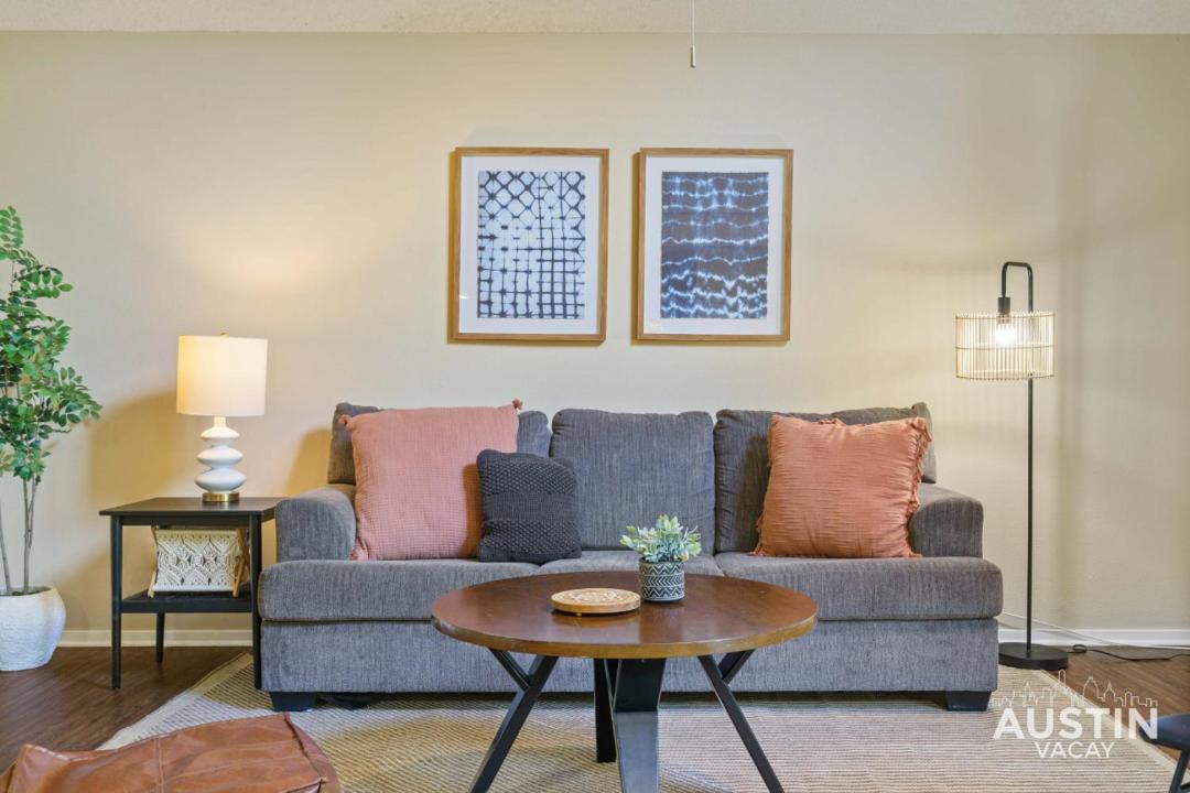 Photo of Livingroom in Highland Hills