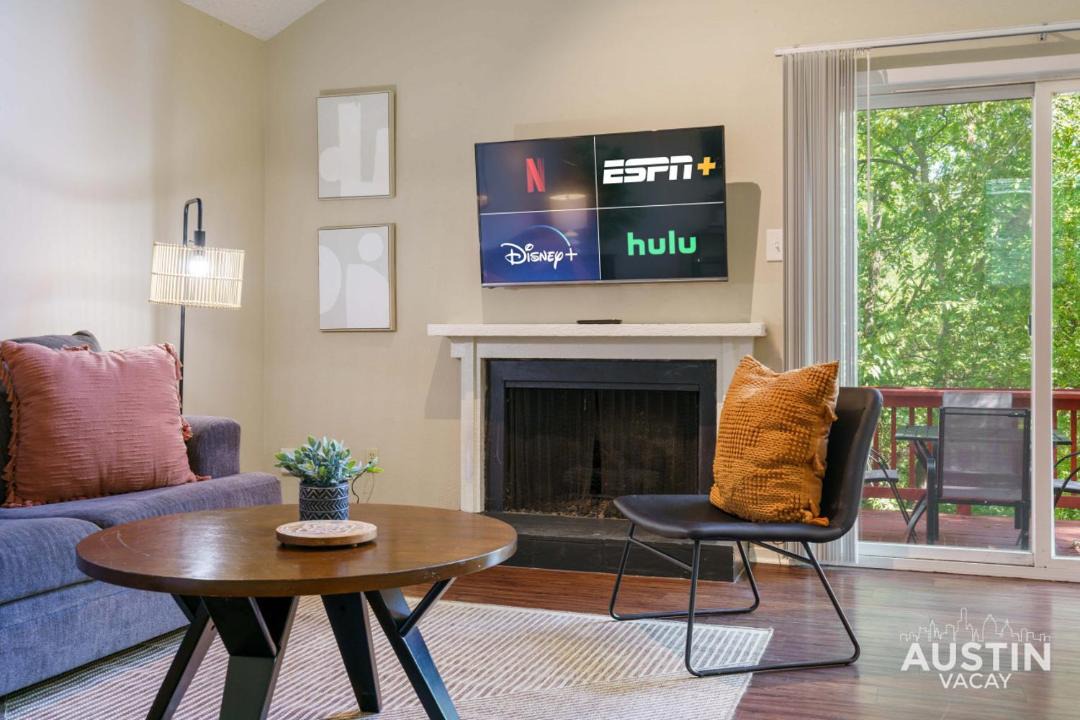 Photo of Livingroom in Highland Hills