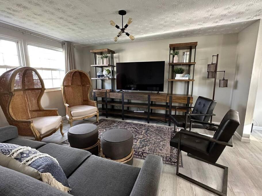 Photo of Livingroom in Englewood