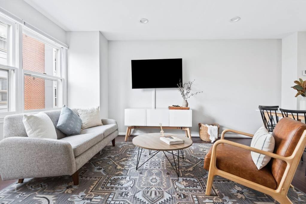 Photo of Livingroom in Ballston