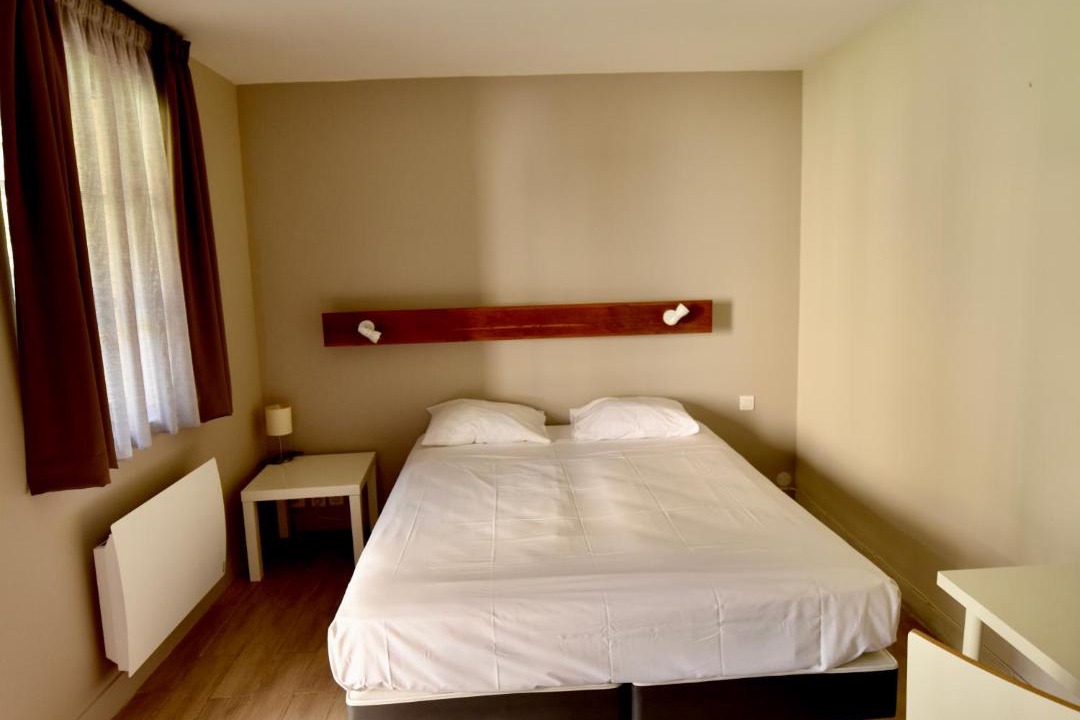 Photo of Bedroom in Saint-Fargeau