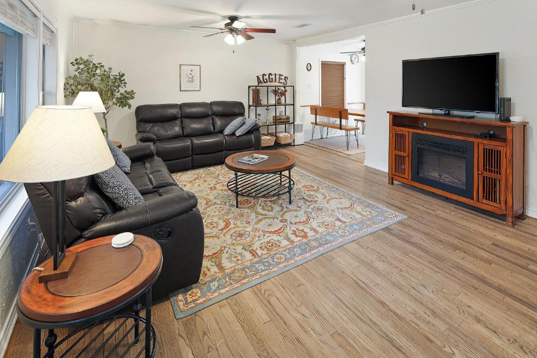 Photo of Livingroom in Southeast College Park