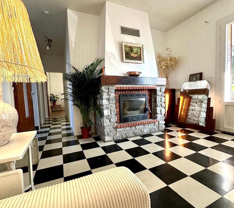 Photo of Others in Luquet