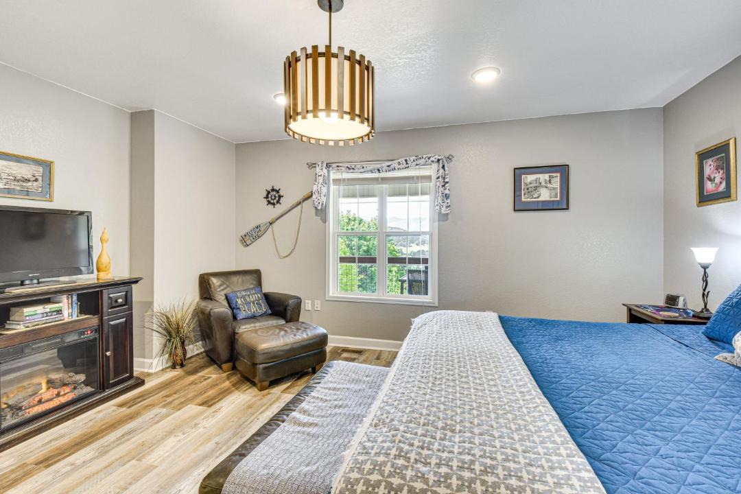 Photo of Bedroom in Hiawassee