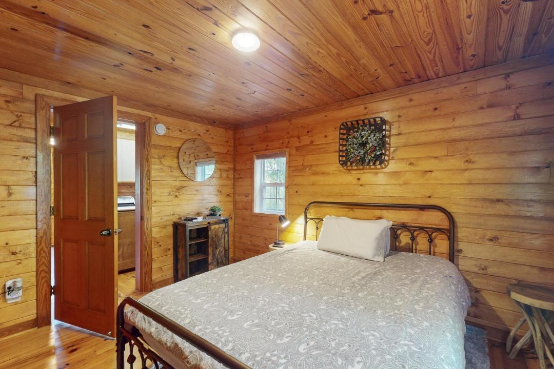 Photo of Bedroom in Ellijay