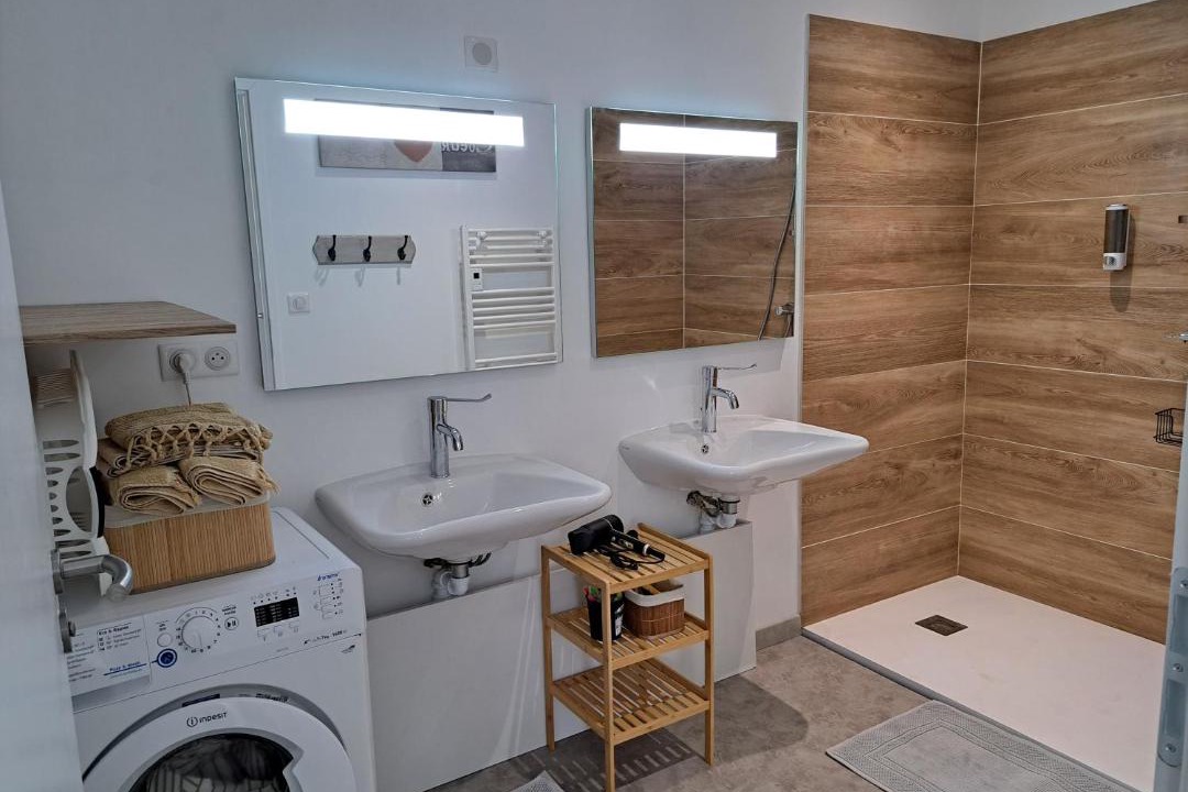 Photo of Bathroom in Saint-Medard-de-Guizieres